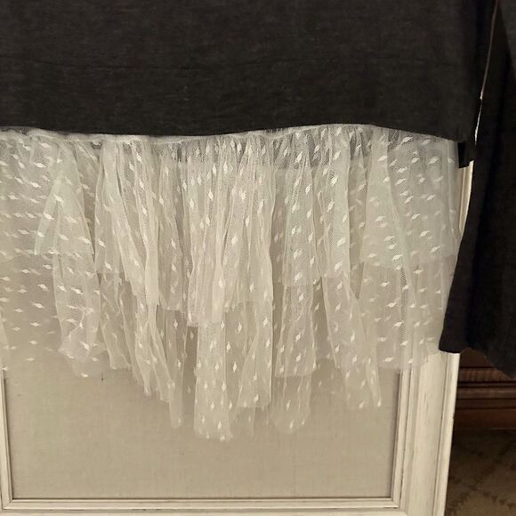 Clu charcoal long sleeve t shirt with lace bottom M - Picture 8 of 10